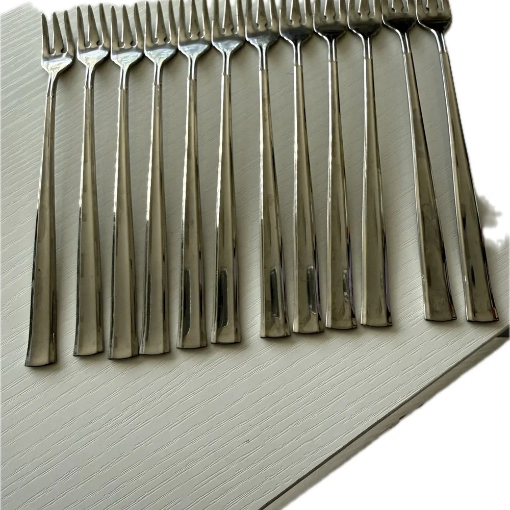 Oneida Stainless Lot of 12 Satin Saxon 6 inch Seafood Cocktail Forks Dinner